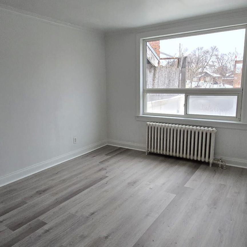 For Lease - 1854 Eglinton Avenue Unit# 2, Toronto, Ontario - Photo 1