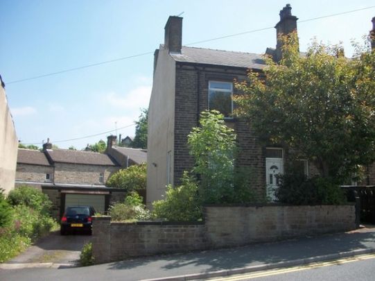 3 Bed - Newsome Road, Newsome, Huddersfield - Photo 1