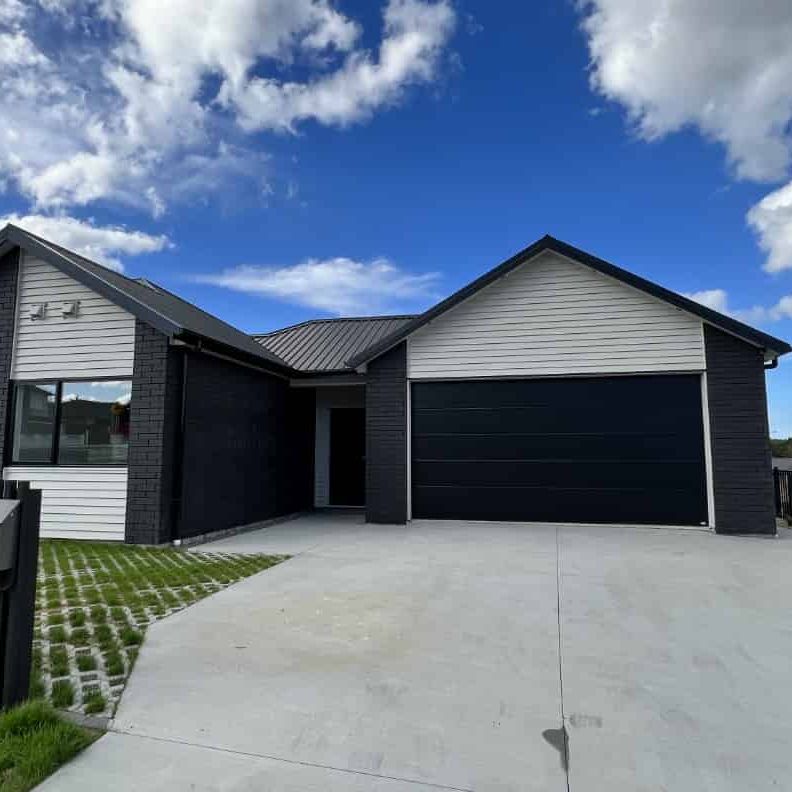 Modern family home - Photo 1