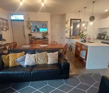 Fantastic 3bed 2 bath townhouse in great location - Photo 4