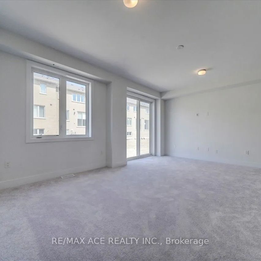 Condo Townhouse For Lease | E9033646 - Photo 1