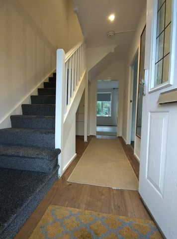 3 Bed Terraced House, More Close, E16 - Photo 5