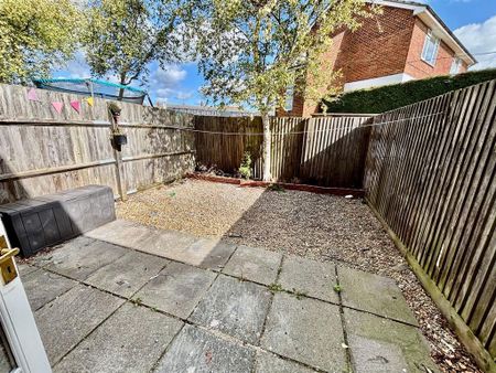 2 bedroom terraced house to rent - Photo 3