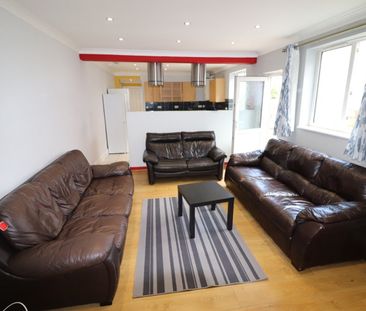 8 Bed Semi-Detached House, Alma Road, SO14 - Photo 4