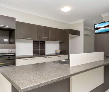 Modern Family Home in a Quiet Court - Photo 5