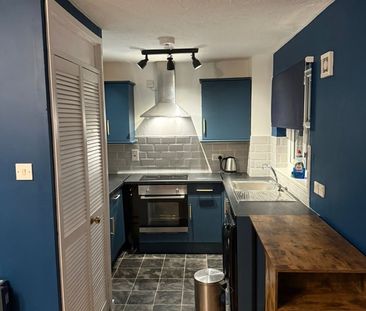 Studio Flat, Captains Palce, SO14 - Photo 1