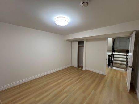 For Lease - 23 Beardmore Crescent, Toronto, Ontario - Photo 2