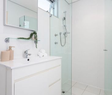 Where style meets an unbeatable location - Photo 4