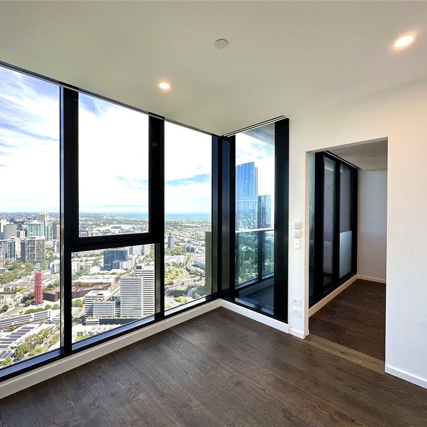 UNFURNISHED PREMIUM FLOORBOARD THREE BEDROOM APARTMENT LOCATED IN HEART OF SOUTHBANK - Photo 1