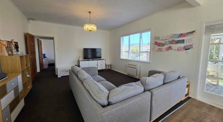 64 Athlone Crescent North, Avalon - Photo 5