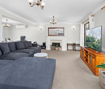 Spacious Family Home with Pool in Kiama Downs - Photo 5