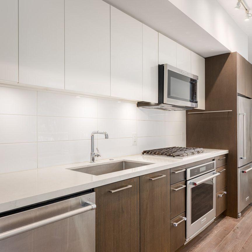 384 East 1st Ave (2nd Floor), Vancouver - Photo 1