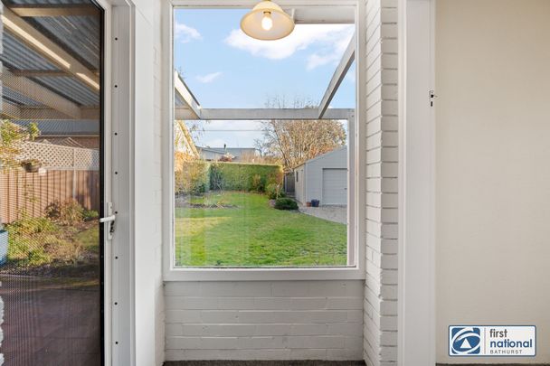 Charming CBD Cottage with Character & Sunlit Living - Photo 1