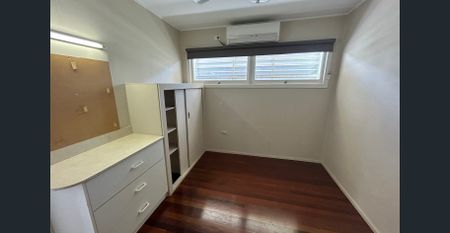 ENJOY THE NATURAL LIGHT, FUNCTIONAL LAYOUT AND HIGH SET HOME THAT IS AVIALABLE FOR RENT NOW! - Photo 2