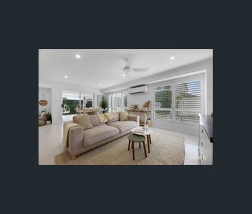 Stylish Family Home with Pool in Prime Arundel Location ... - Photo 4
