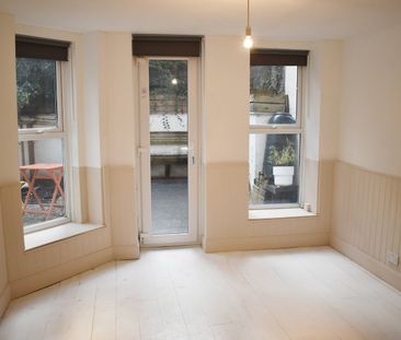 2 Bed Flat, Cheltenham Road, BS6 - Photo 2