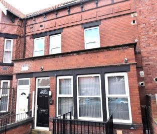 3 bedroom Flat in Flat A, (Ground) - Photo 5