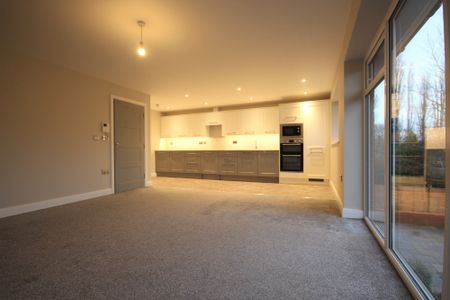 Outwood Road, Cheadle, SK8 3JL - Photo 2