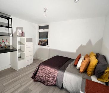 Studio to rent - Photo 1