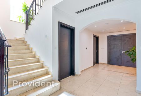 Exclusive | Renovated | Vacant | Lake View - Photo 5