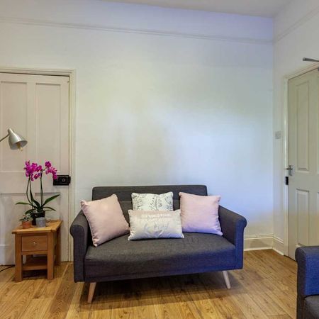 Room 3 - Photo 3