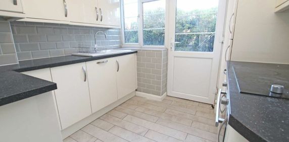Sheen Court, TW10, London - Photo 2