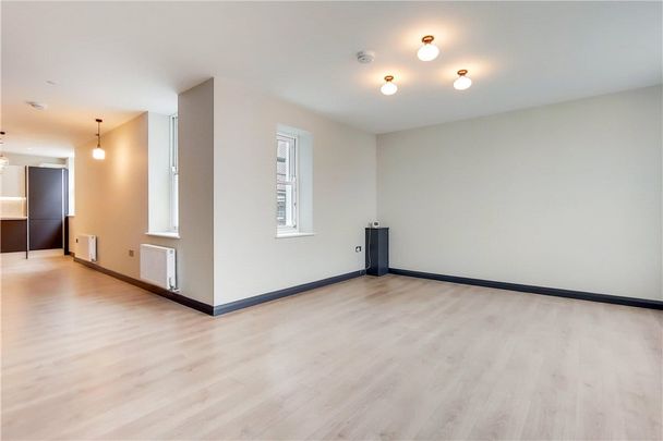 A stunning two double bedroom apartment set over two floors and located on Marylebone High Street. - Photo 1