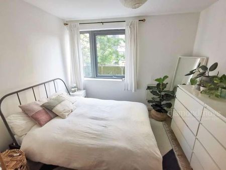 Ebbett Court, Victoria Road, London, W3 - Photo 2