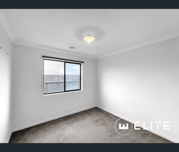 8 Carisbrooke Way, Clyde North, Vic 3978 - Photo 6