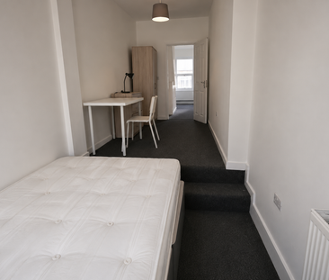 Crown Street Room 1 - Photo 5