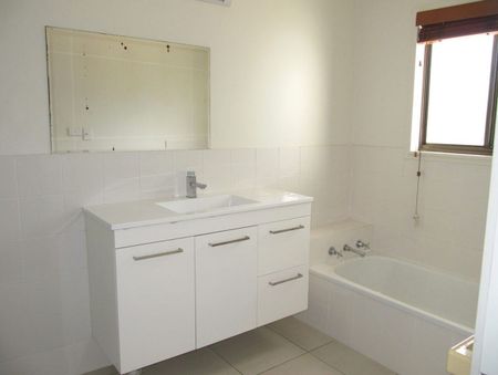 PRIME LOCATION! WALK TO CAFES, MARKETS & THE SAILING CLUB - Photo 5