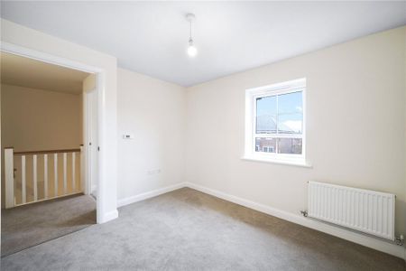 4 bedroom detached house to rent - Photo 4