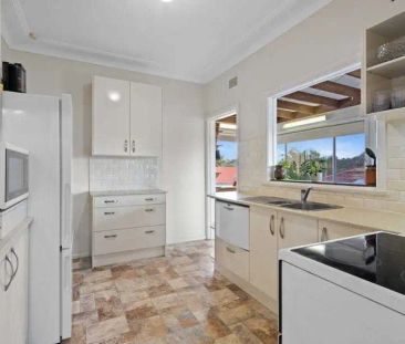 “Easy Living With Central Convenience” - Photo 3