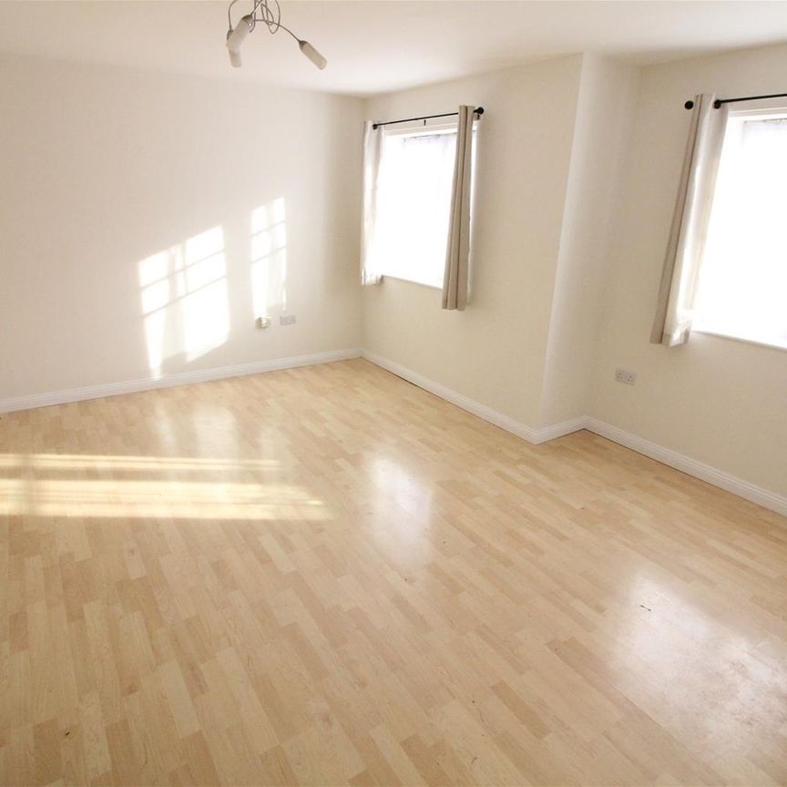 Warwick Road, West Drayton - Photo 1