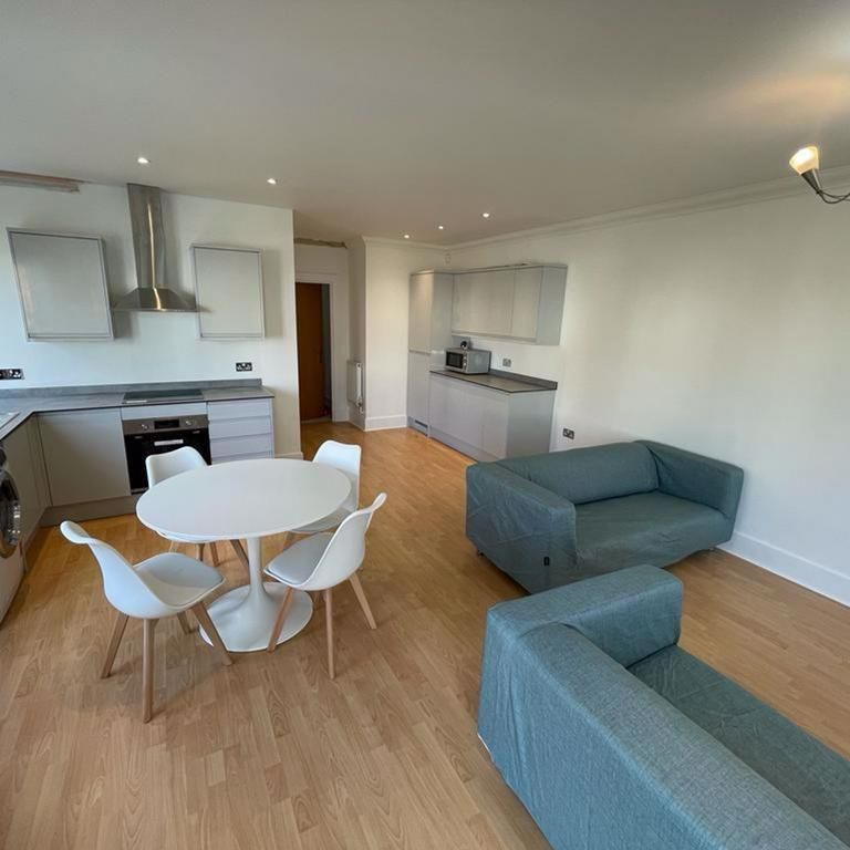 3 bedroom flat to rent - Photo 1