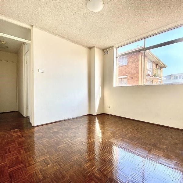 Two Bedroom Apartment in Prime Location - Photo 1