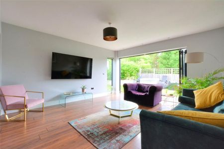 4 bedroom detached house to rent - Photo 2