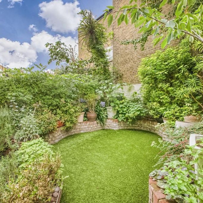 4 bedroom terraced house to rent - Photo 1