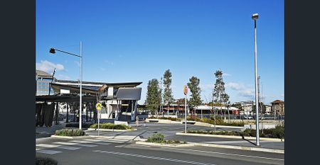 Light-filled residence in Thornton Estate - Photo 2