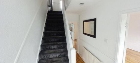 3 bedroom semi-detached house to rent - Photo 5