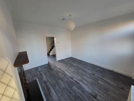 2 Bed Terraced House, Wood Lane, LS26 - Photo 3