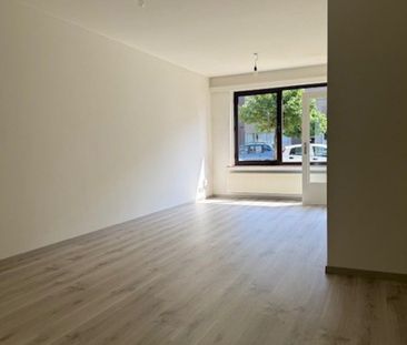 Deels gerenoveerd gelijkvloers appartement. - Photo 1