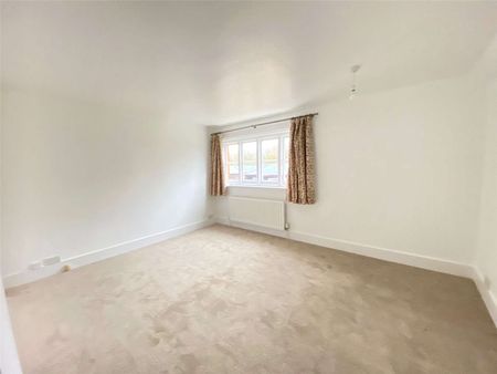 A charming cottage nestled in a peaceful yet convenient location. - Photo 4