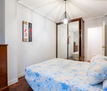 Piso de alquiler en Gijón - Calle San Jose, Llano - Photo 3