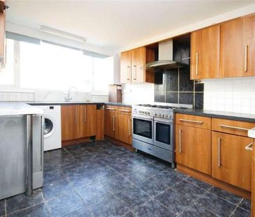 Bell Farm Avenue, Dagenham, RM10 - Photo 5