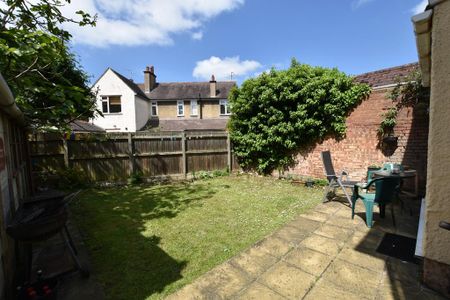 1 bedroom in a house share to rent - Photo 4