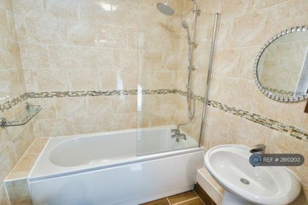 3 bedroom terraced house to rent - Photo 5