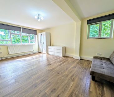 Room in a Shared Flat, West House Close, SW19 - Photo 6