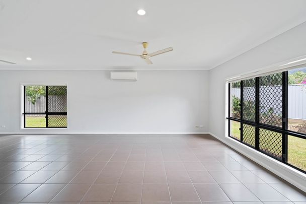LARGE BLOCK - SIDE ACCESS - QUIET LOCATION - Photo 1