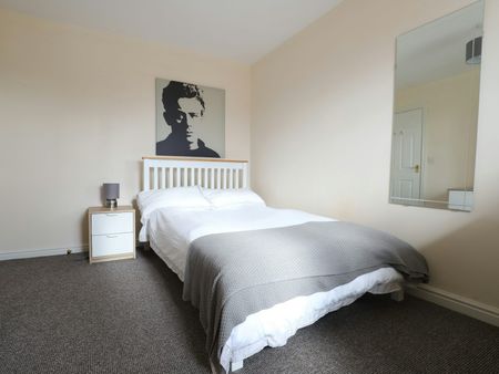 Town house to rent on - Photo 5